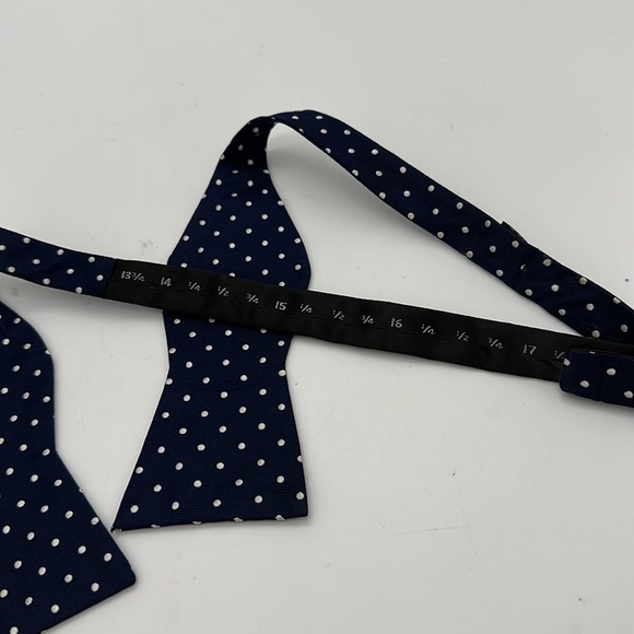 Tommy Bow-Tie 100% Silk, Like New - Picture 4 of 6